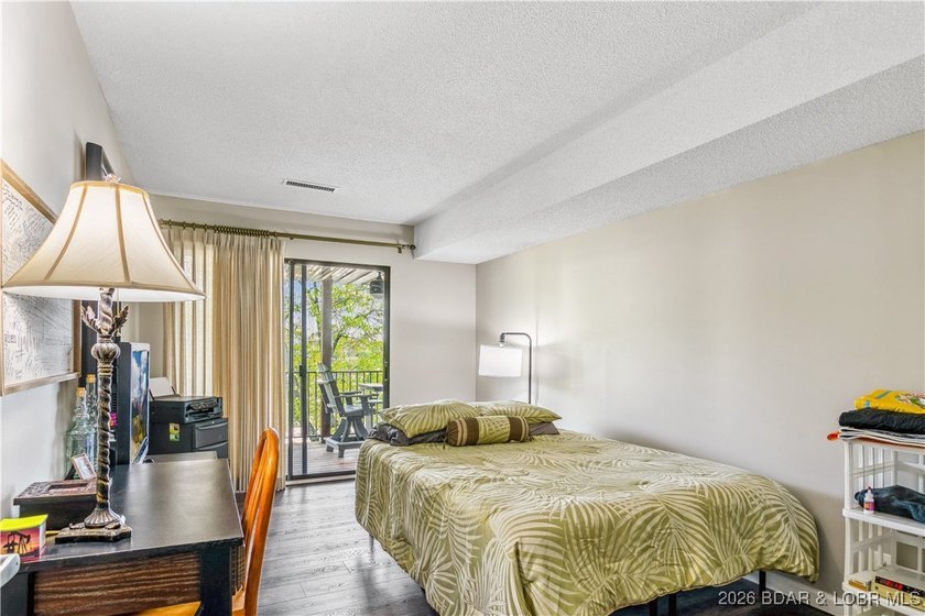 The location at Water's Edge everyone wants. A walk in unit with - photo 27