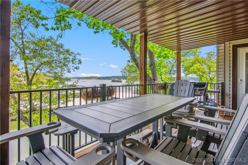 The location at Water's Edge everyone wants. A walk in unit with - photo 34