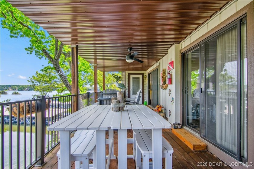 The location at Water's Edge everyone wants. A walk in unit with - photo 37