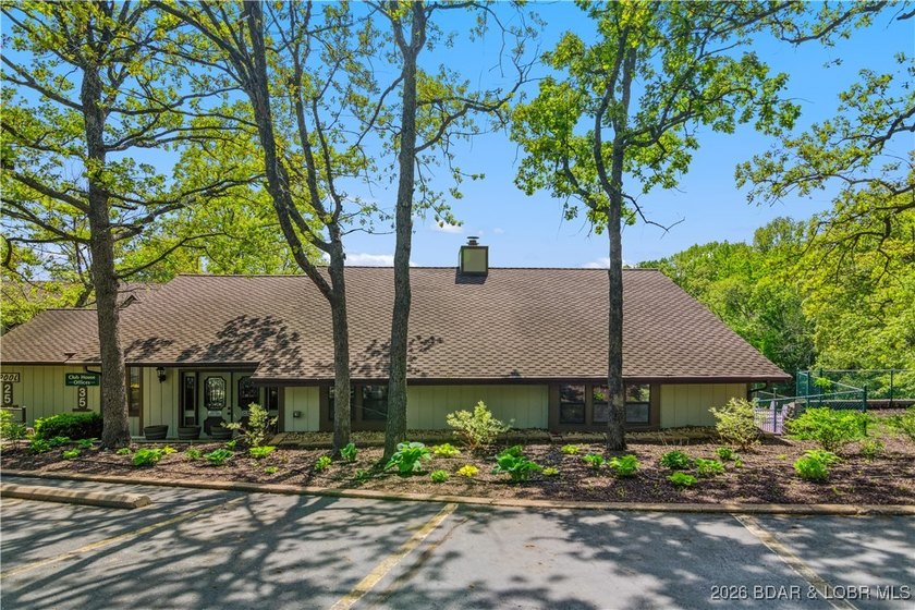 The location at Water's Edge everyone wants. A walk in unit with - photo 44