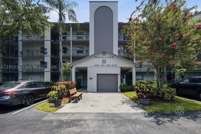 Charming Fully Remodeled Condo in Century Village, Pembroke - photo 25
