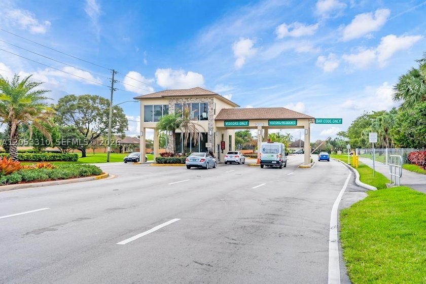 Charming Fully Remodeled Condo in Century Village, Pembroke - photo 31