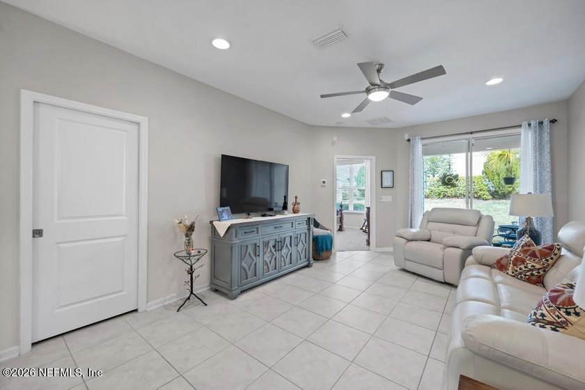LIVE THE BEACON LAKE LIFESTYLE... FOR LESS! Welcome to one of - photo 6