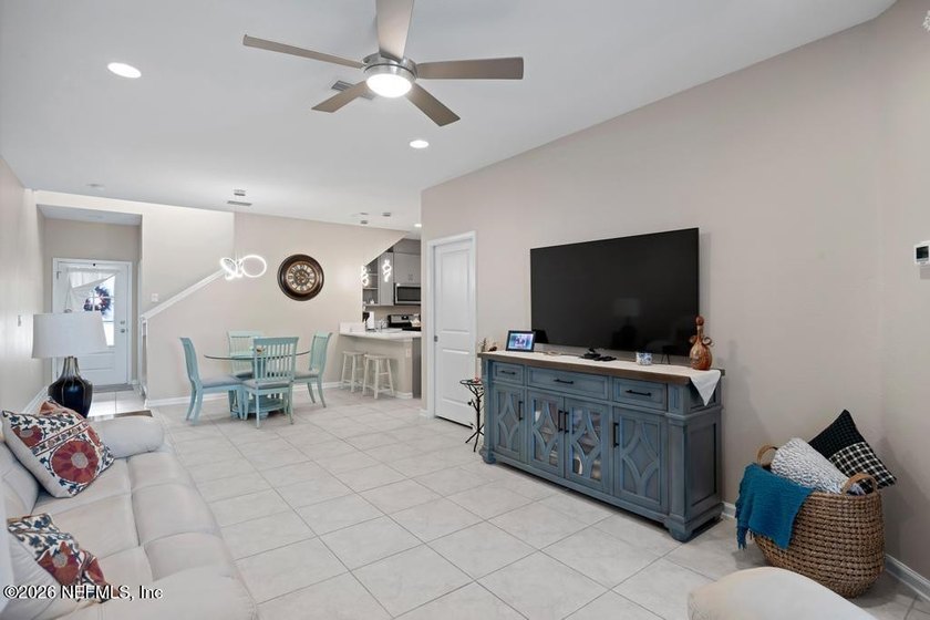 LIVE THE BEACON LAKE LIFESTYLE... FOR LESS! Welcome to one of - photo 10