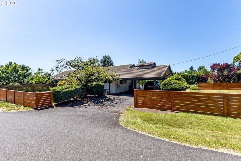Experience the perfect blend of timeless mid-century modern - photo 2
