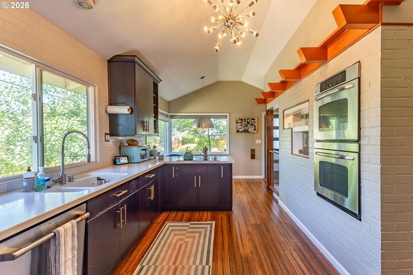Experience the perfect blend of timeless mid-century modern - photo 6
