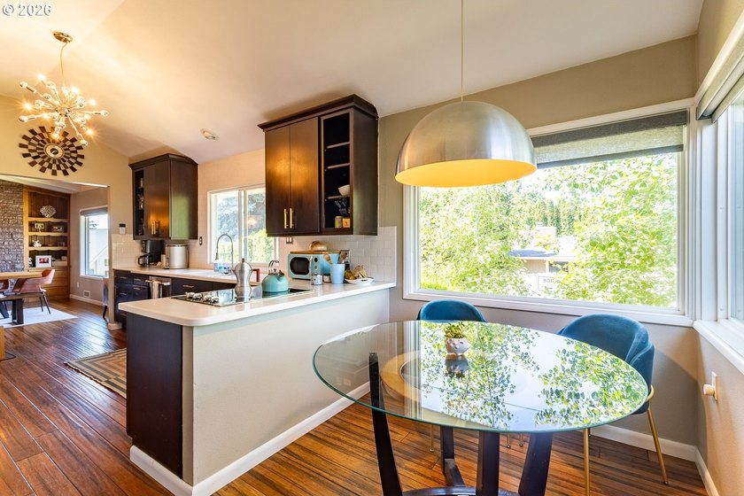 Experience the perfect blend of timeless mid-century modern - photo 7