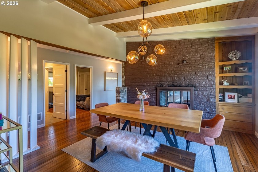 Experience the perfect blend of timeless mid-century modern - photo 8