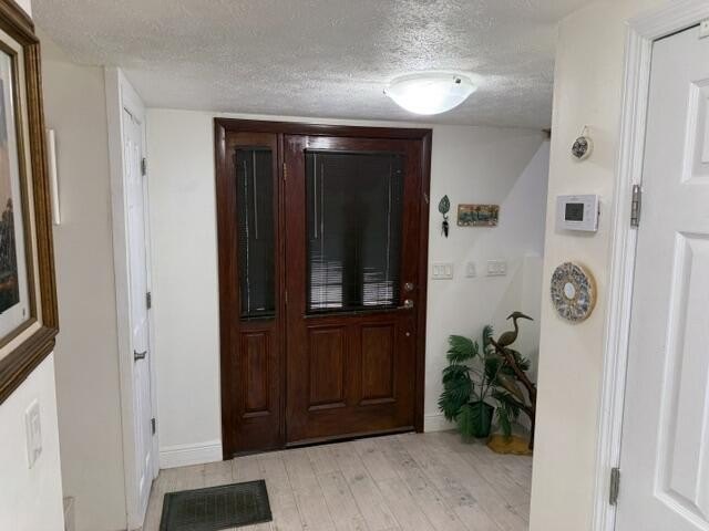 Charming Swiss Chalet on large corner lot in desirable Indian - photo 4