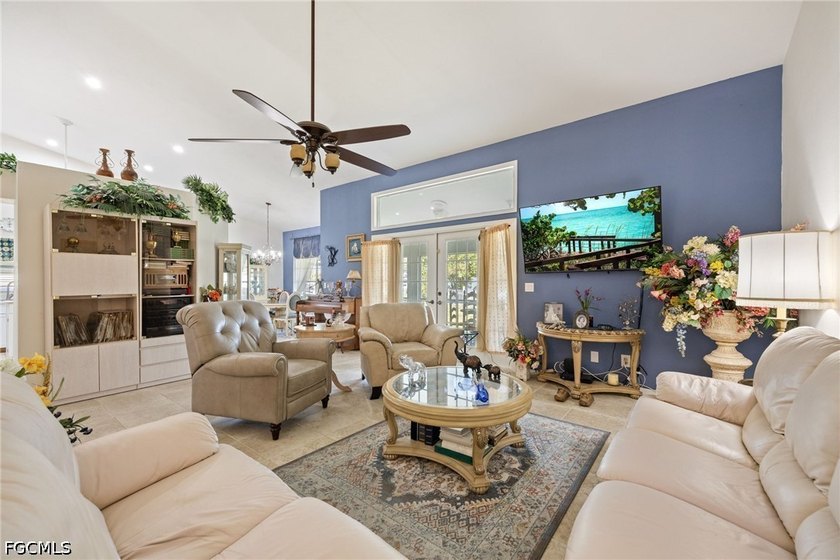 CENTRAL SE CAPE CORAL HOME WITH NEWER ROOF, NO FLOOD ZONE &amp; ROOM - photo 11