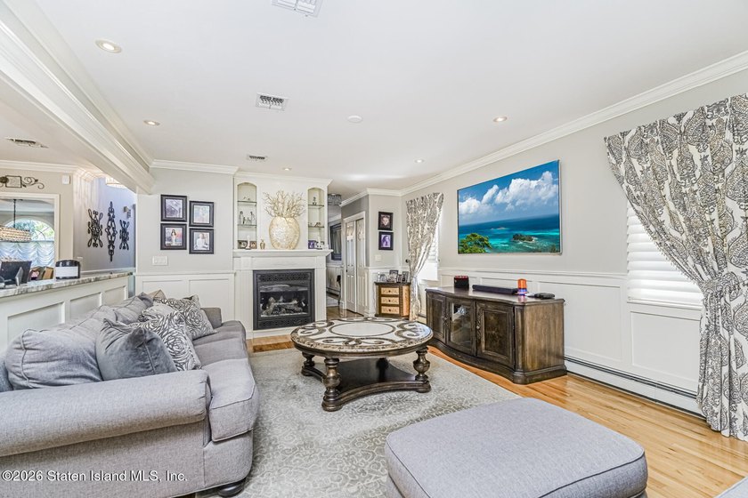 Gorgeous 4 bedroom, 4 bath, 2 Family Center Hall Colonial in - photo 17
