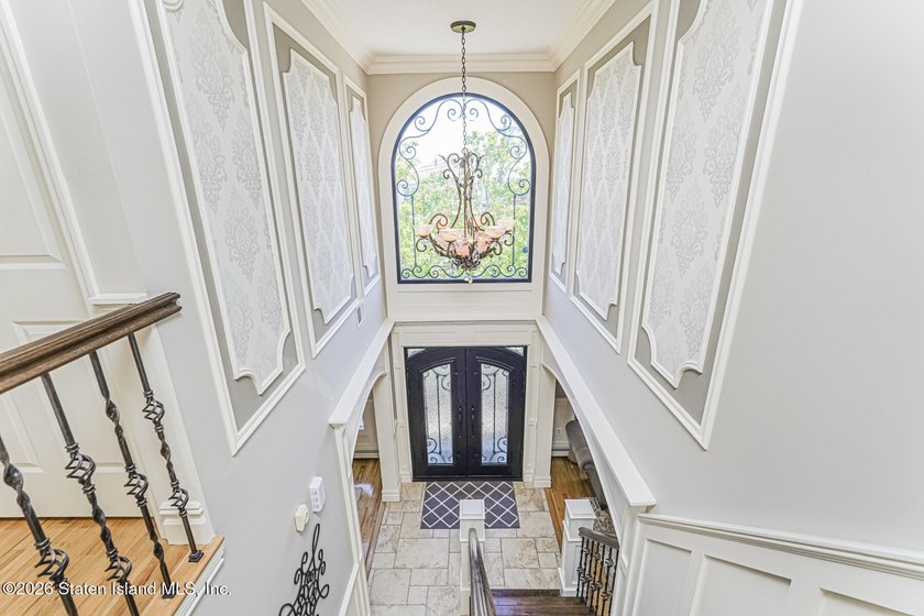 Gorgeous 4 bedroom, 4 bath, 2 Family Center Hall Colonial in - photo 20
