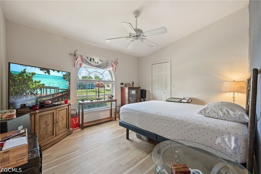 CENTRAL SE CAPE CORAL HOME WITH NEWER ROOF, NO FLOOD ZONE &amp; ROOM - photo 24