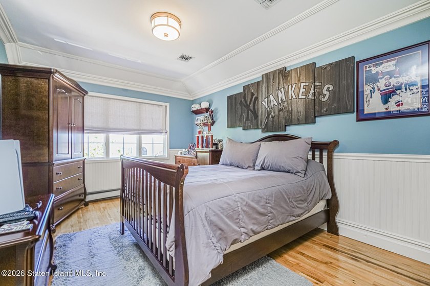 Gorgeous 4 bedroom, 4 bath, 2 Family Center Hall Colonial in - photo 27