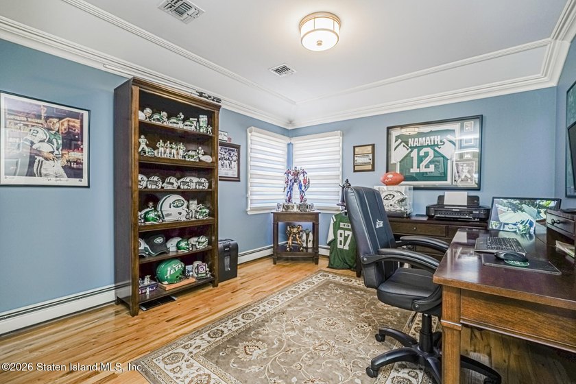 Gorgeous 4 bedroom, 4 bath, 2 Family Center Hall Colonial in - photo 30