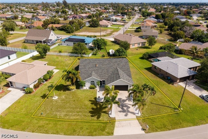 CENTRAL SE CAPE CORAL HOME WITH NEWER ROOF, NO FLOOD ZONE &amp; ROOM - photo 32