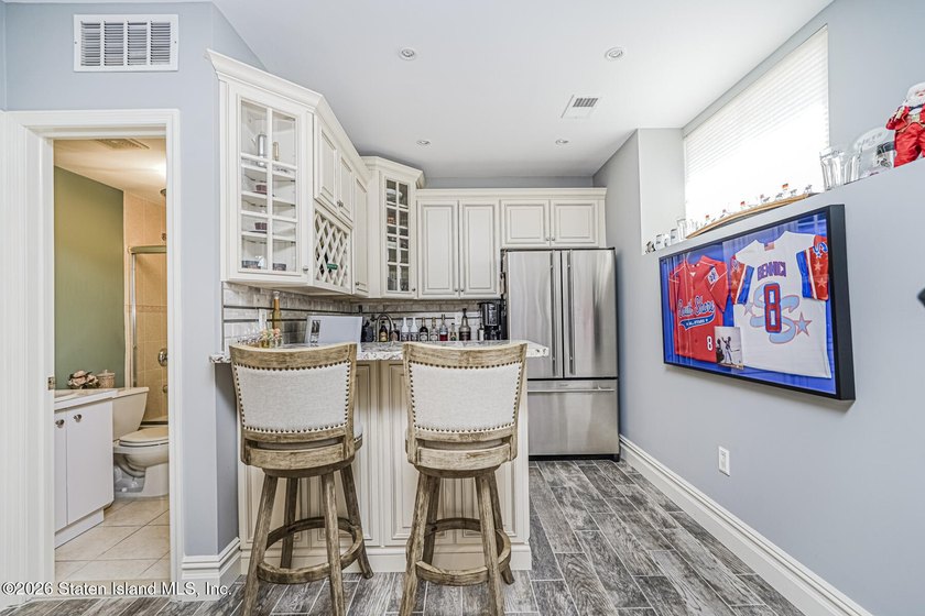 Gorgeous 4 bedroom, 4 bath, 2 Family Center Hall Colonial in - photo 35
