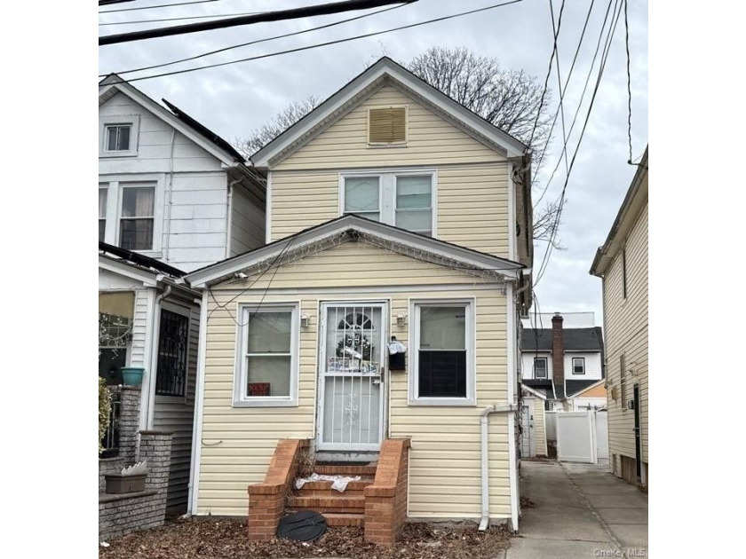 This Colonial Style Home Features 2 Bedrooms, 1 Full Bath - photo 3