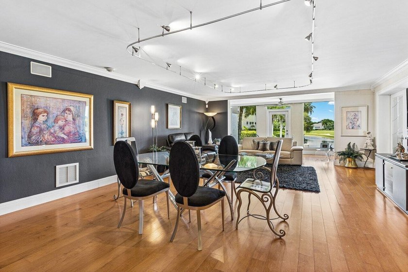 This beautifully updated first-floor condo offers 3 bedrooms, 2 - photo 4