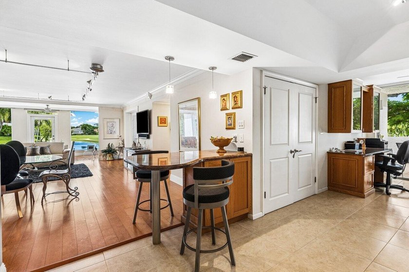 This beautifully updated first-floor condo offers 3 bedrooms, 2 - photo 7