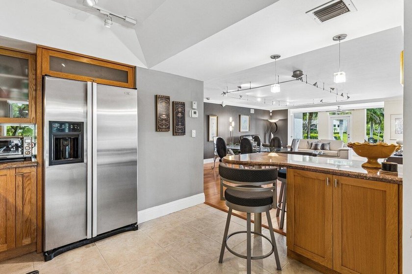 This beautifully updated first-floor condo offers 3 bedrooms, 2 - photo 9