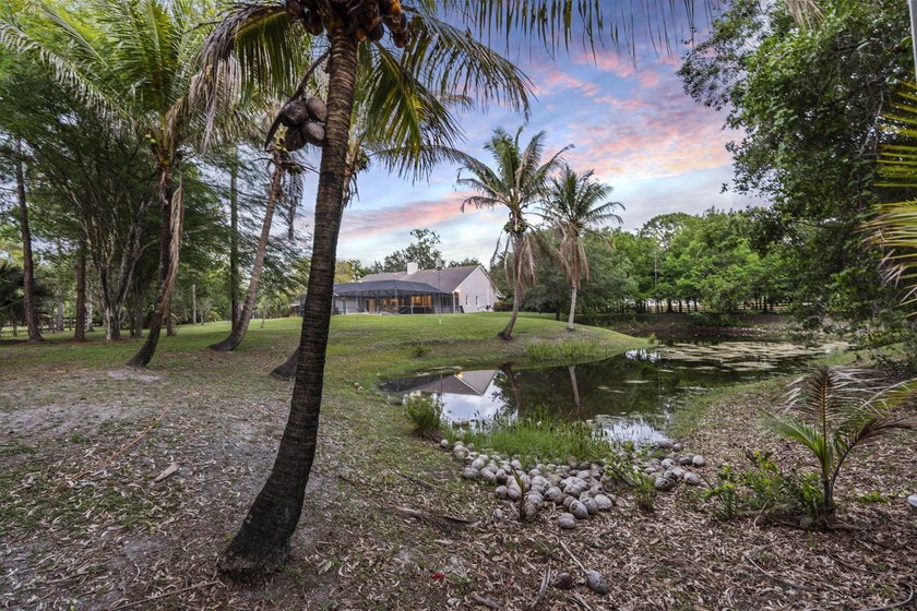 Discover an exceptional equestrian estate in Fox Trail on 5 - photo 11