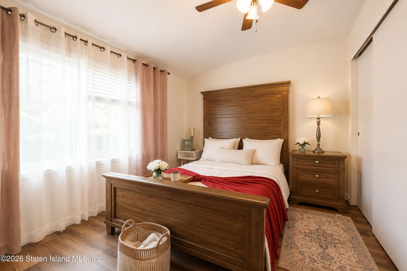 Welcome to this spacious and well-maintained two-bedroom condo - photo 17