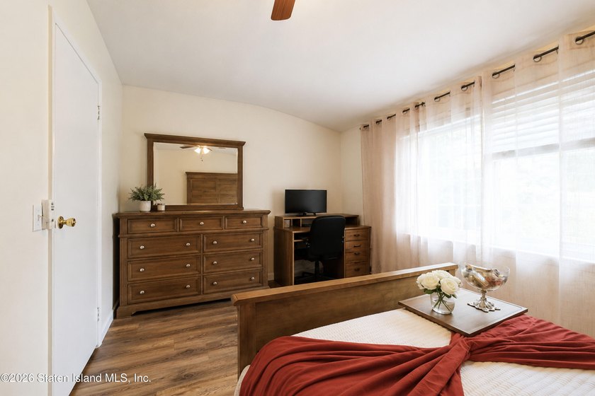 Welcome to this spacious and well-maintained two-bedroom condo - photo 18