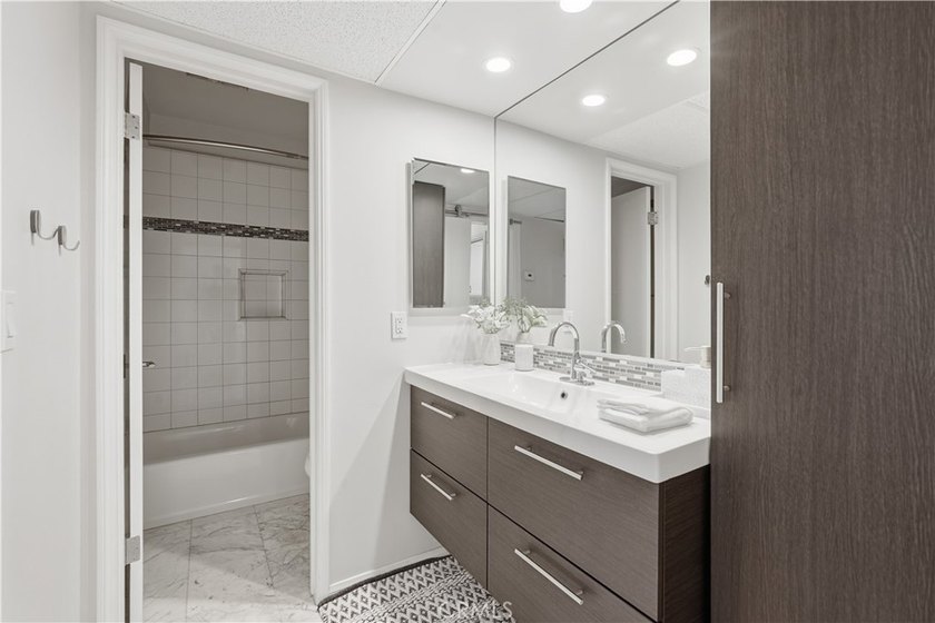 Price Improvement - Just Reduced by $24K! Welcome to spacious - photo 20