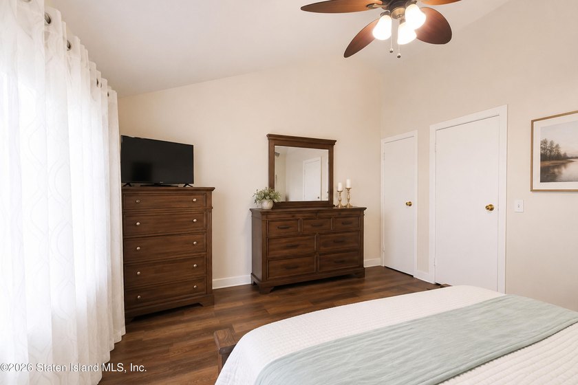 Welcome to this spacious and well-maintained two-bedroom condo - photo 20