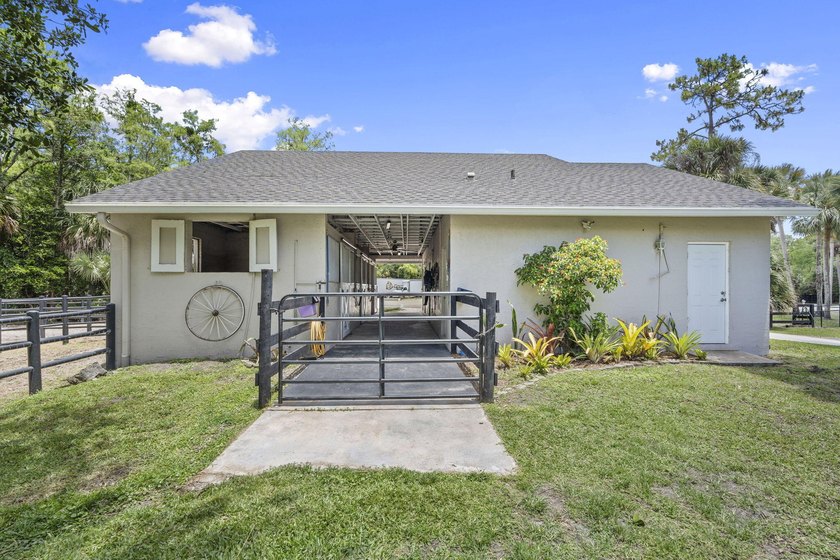 Discover an exceptional equestrian estate in Fox Trail on 5 - photo 24
