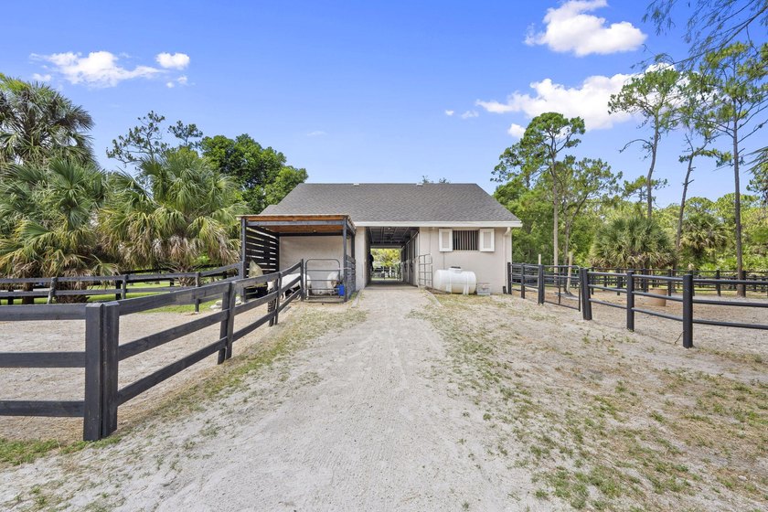 Discover an exceptional equestrian estate in Fox Trail on 5 - photo 26