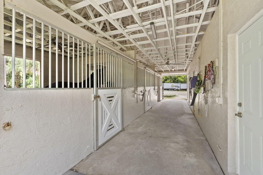 Discover an exceptional equestrian estate in Fox Trail on 5 - photo 29