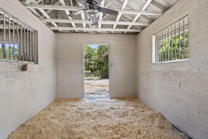 Discover an exceptional equestrian estate in Fox Trail on 5 - photo 30