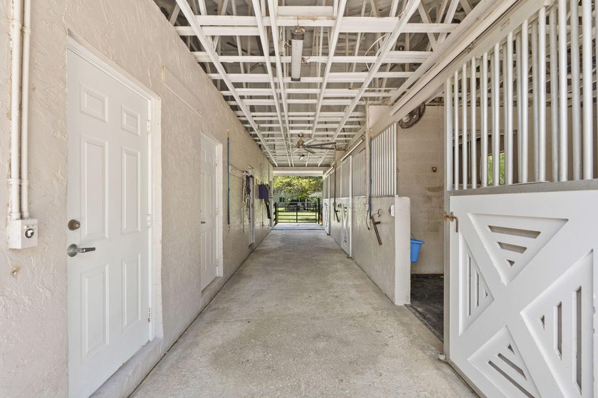 Discover an exceptional equestrian estate in Fox Trail on 5 - photo 31