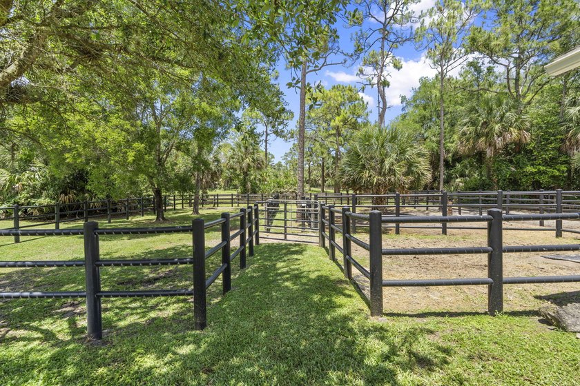 Discover an exceptional equestrian estate in Fox Trail on 5 - photo 32