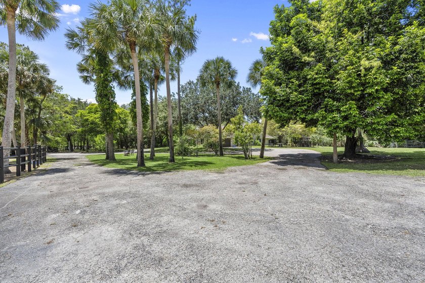 Discover an exceptional equestrian estate in Fox Trail on 5 - photo 36