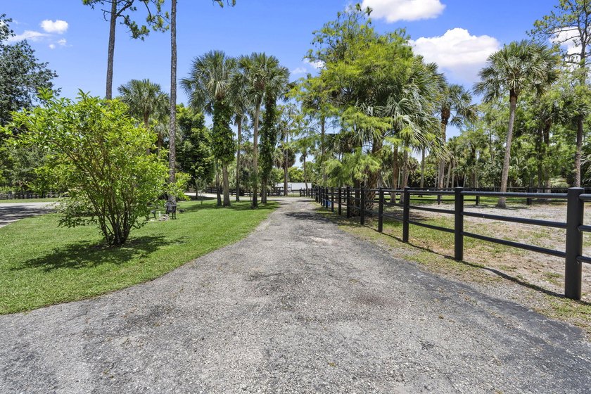 Discover an exceptional equestrian estate in Fox Trail on 5 - photo 37