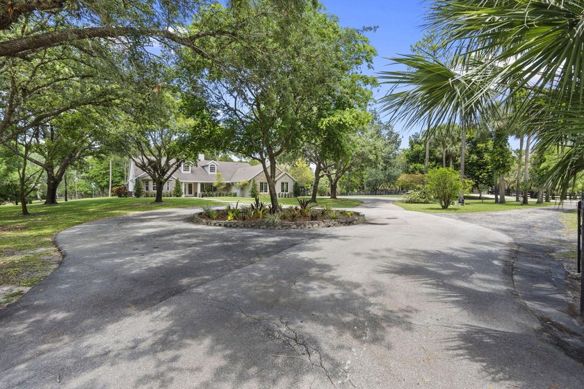 Discover an exceptional equestrian estate in Fox Trail on 5 - photo 46