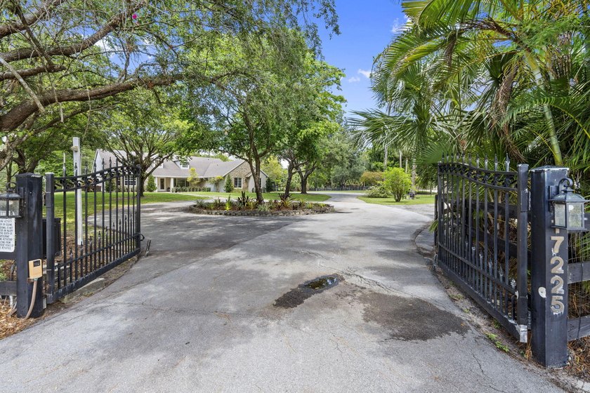 Discover an exceptional equestrian estate in Fox Trail on 5 - photo 47