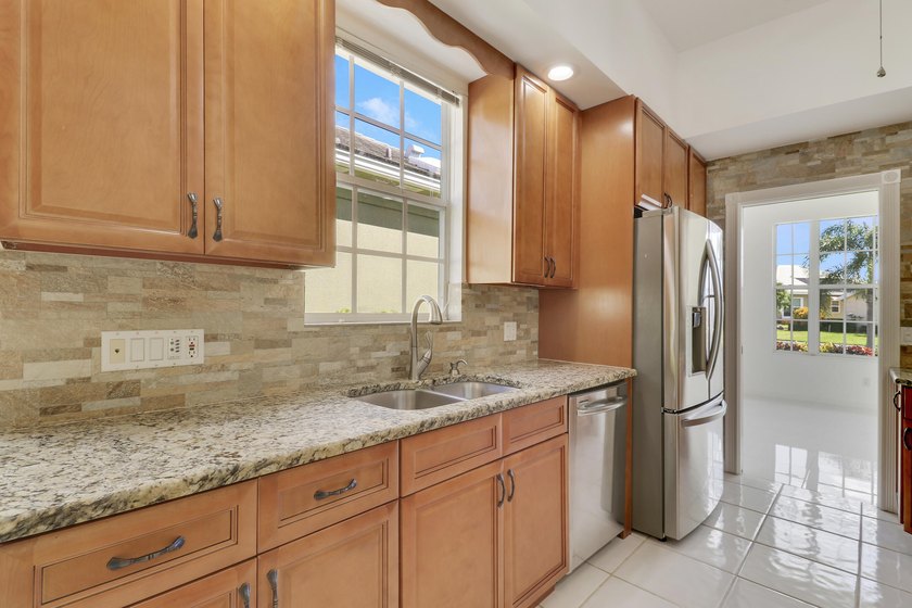 Light, bright, and move-in ready, this immaculate home offers a - photo 6