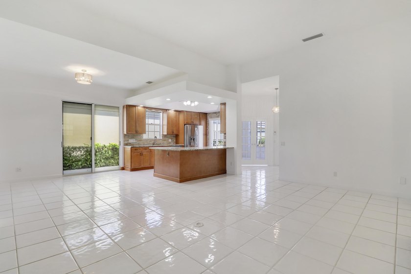 Light, bright, and move-in ready, this immaculate home offers a - photo 9
