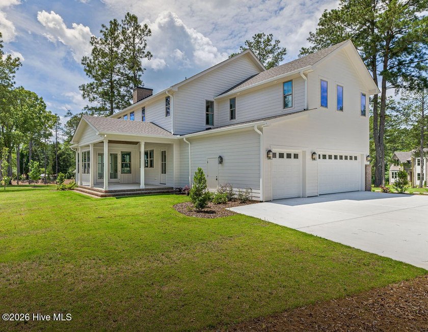 This grand home offers an impressive layout filled with style - photo 5