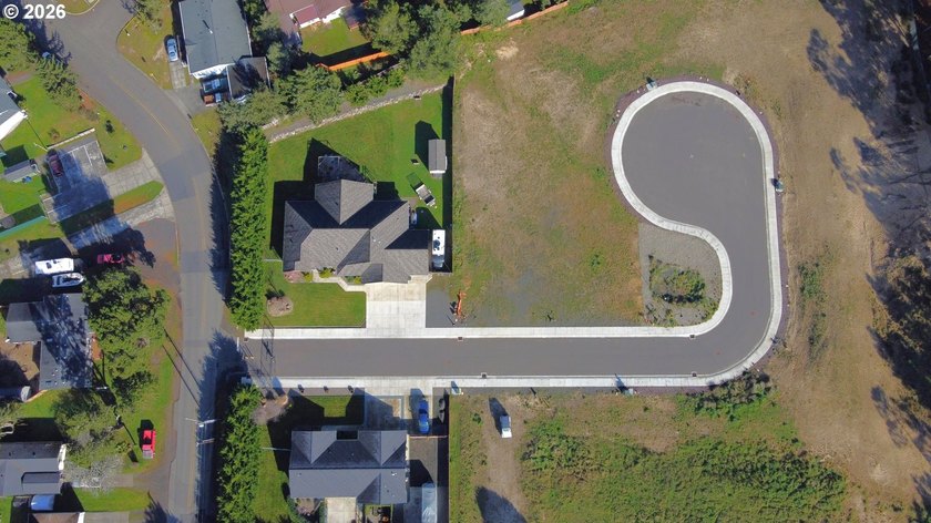 Welcome to THE LAKES, a brand-new gated community offering 15 - photo 2
