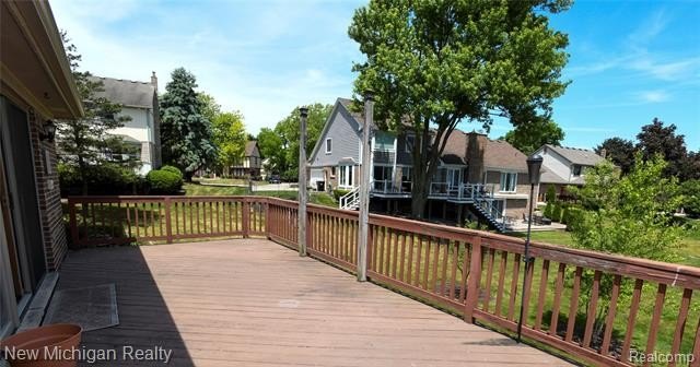 Beautiful home on a large interior lot backing to wooded commons - photo 9
