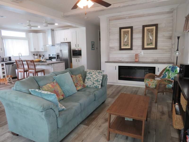 This very well appointed 3 bedroom 2 bath home is impressive - photo 11