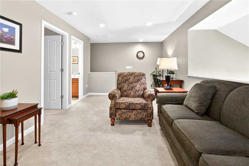 Wakefield Meadows! Move right in to this beautiful condominium - photo 15