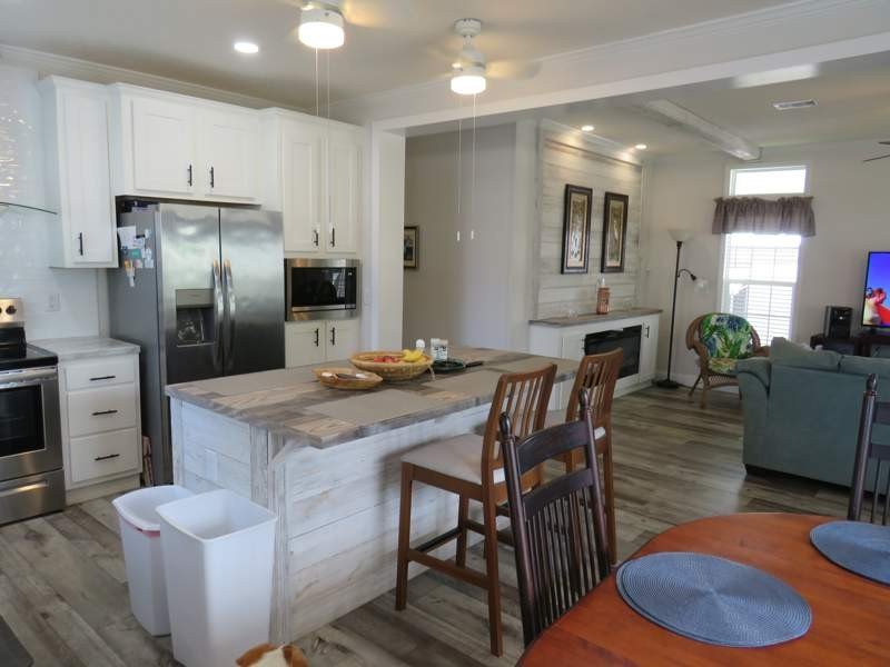 This very well appointed 3 bedroom 2 bath home is impressive - photo 16