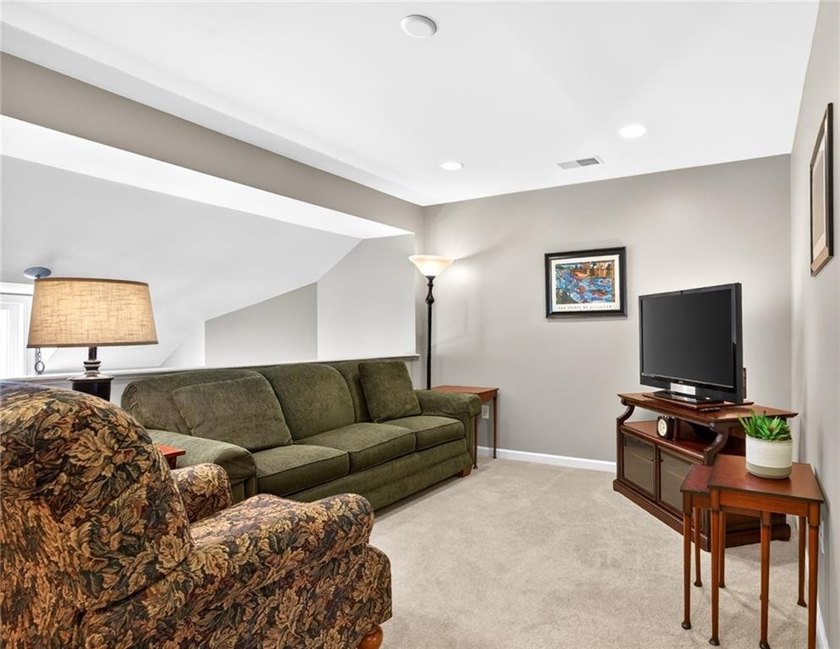 Wakefield Meadows! Move right in to this beautiful condominium - photo 16