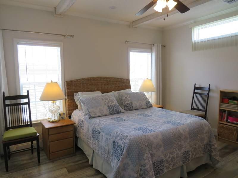 This very well appointed 3 bedroom 2 bath home is impressive - photo 25